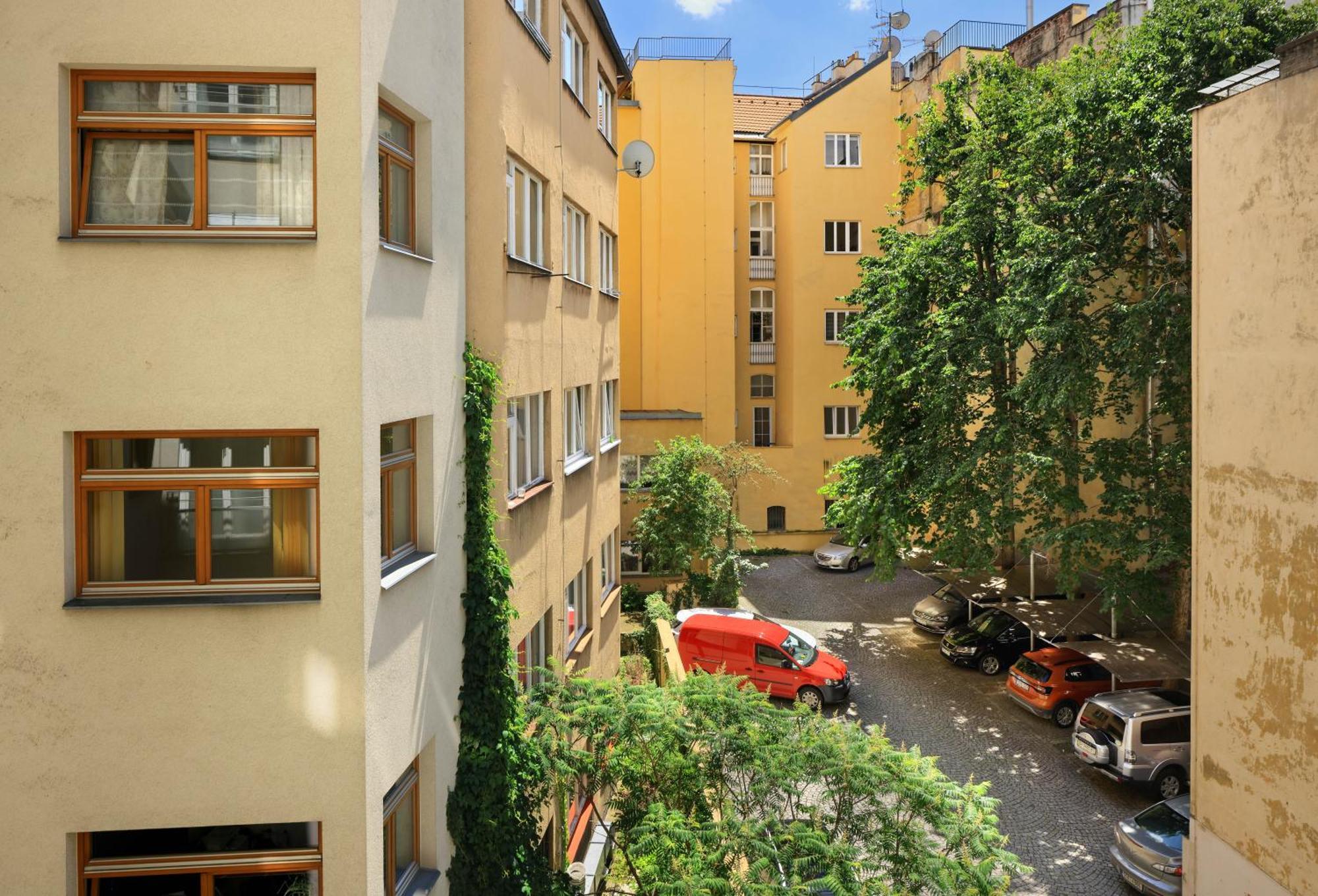 Residence Bene Praga Esterno foto